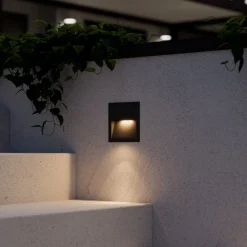 LED-vægindbygningslampe Loya, 11,5x11,5 cm, grå, IP54^Lucande Discount