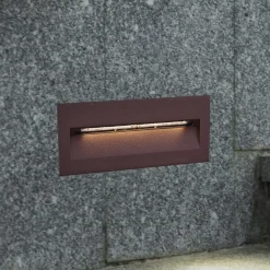 Lucande LED-vægindbygningslampe Loya, 23 x 8 cm, rust, IP54