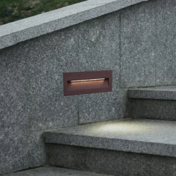 Lucande LED-vægindbygningslampe Loya, 23 x 8 cm, rust, IP54