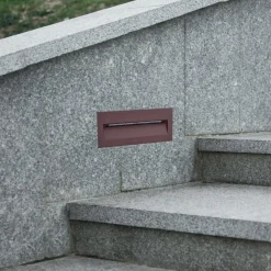 Lucande LED-vægindbygningslampe Loya, 23 x 8 cm, rust, IP54