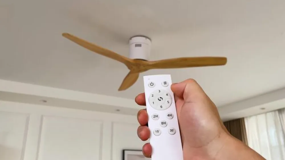 Lucande loftventilator Vindur, hvid/træ, DC, støjsvag