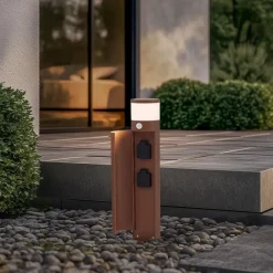 Lucande Gadebelysning Med Sensor|Gadebelysning>sokkellampe Corban, rust, sensor, stikkontakter, IP44