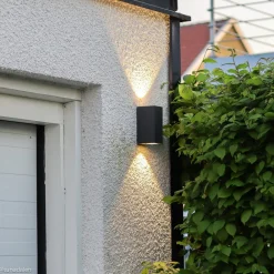 udendørs LED-væglampe Tavi, højde 15 cm, sort^Lucande Hot