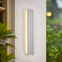 Lucande udendørs LED-væglampe Melira, længde 60 cm, grå