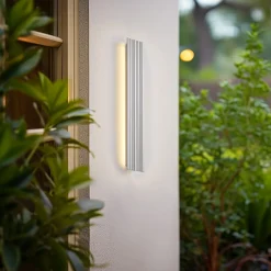 Lucande udendørs LED-væglampe Melira, længde 60 cm, grå