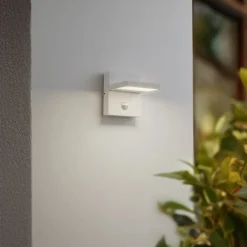 Lucande Væglampe Med Sensor|Væglamper>udendørs LED-væglampe Silvan, hvid, sensor, IP54, 16 cm
