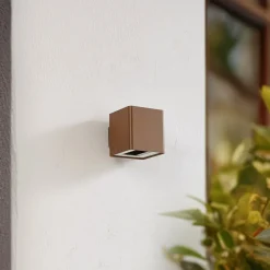 Lucande udendørs LED-væglampe Aaron, brun, IP54, op/ned