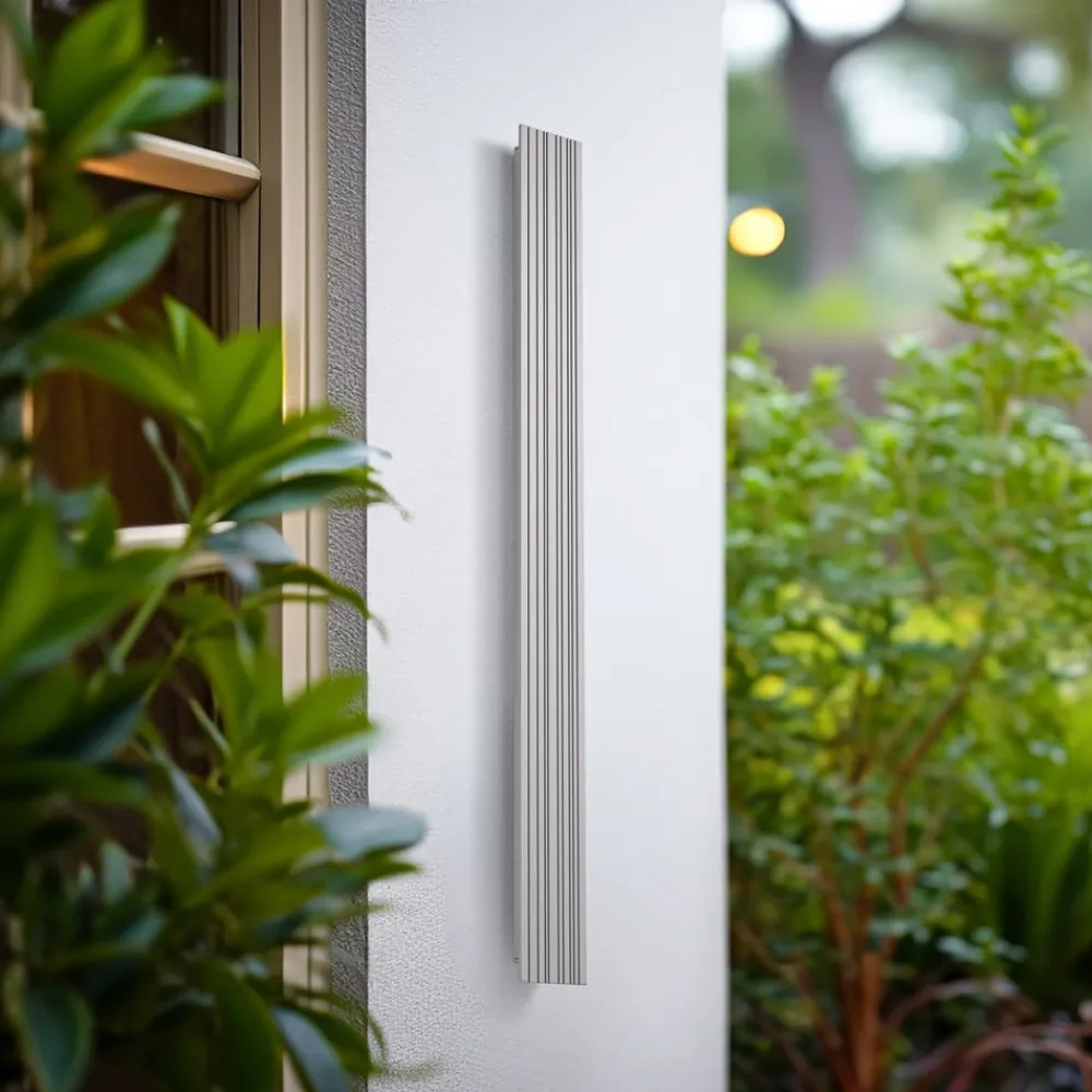 Lucande udendørs LED-væglampe Melira, længde 100 cm, grå