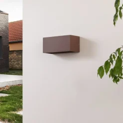 Lucande udendørs væglampe Bente, rustfarvet, bredde 25 cm, IP54