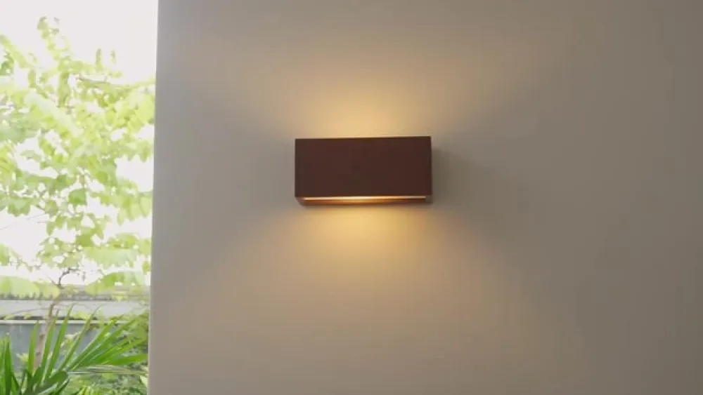 Lucande udendørs væglampe Bente, rustfarvet, bredde 25 cm, IP54