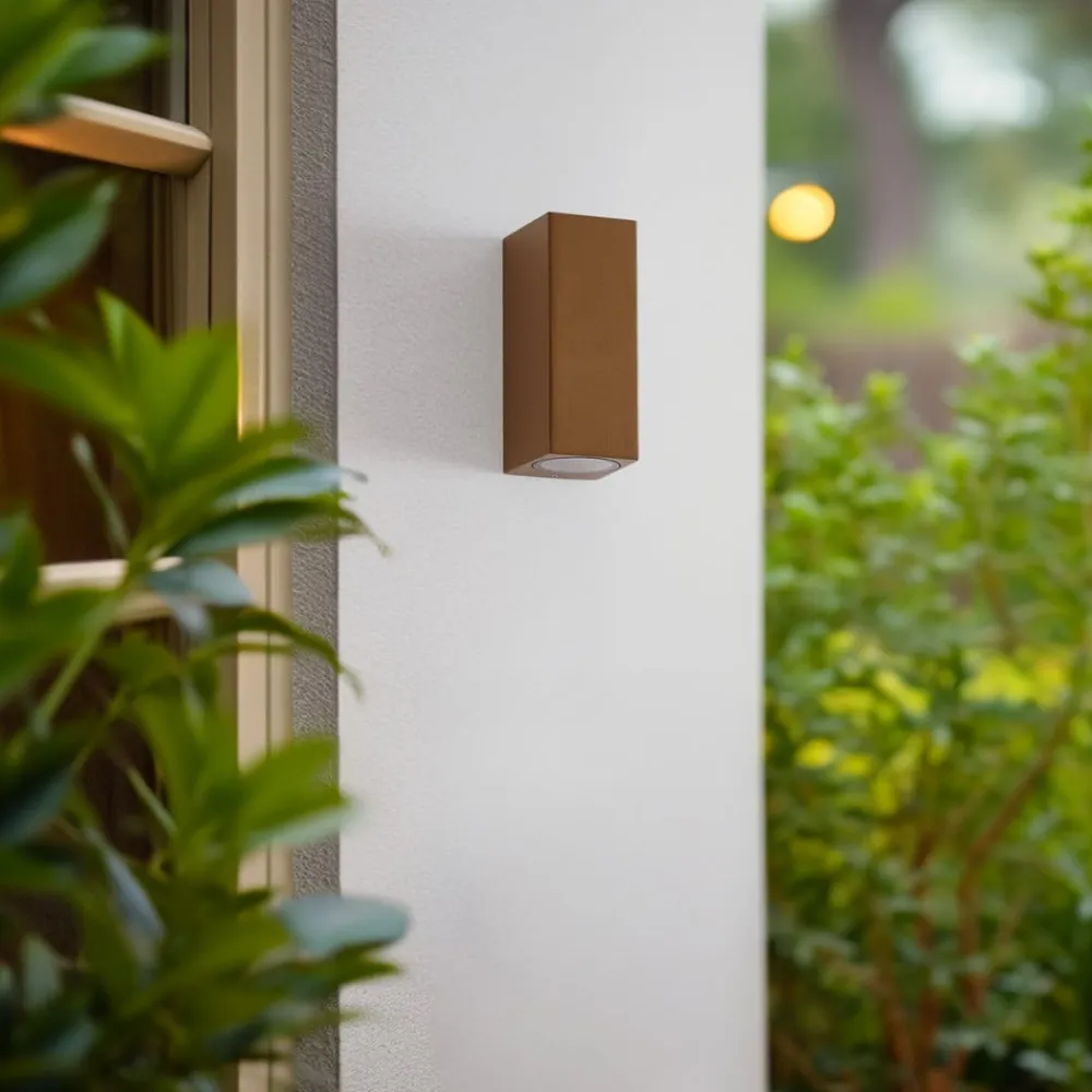 Lucande udendørs væglampe Xava, op/ned, brun, 2 lyskilder, GU10