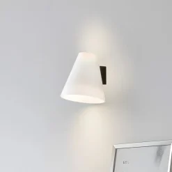 Lucande væglampe Timido, hvid/sort, glas, 16,5 cm høj