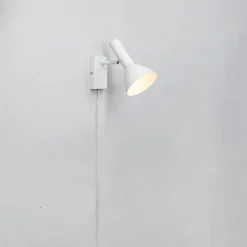 Metro væglampe, hvid, med kabel og stik^Markslöjd Hot