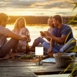 FH Lighting Milano Pro LED solcellebordlampe til udendørs brug, RGBW, fjernbetjening