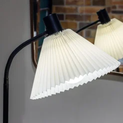 Markslöjd Mira tekstilgulvlampe, sort