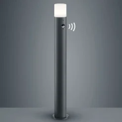 Trio Lighting Gadebelysning>Moderne vejlampe Hoosic med bevægelsessensor