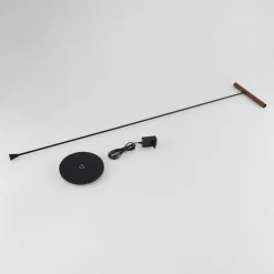 Molto Luce LED-gulvlampe Meyjo F, sort/kaffebrun, aluminium