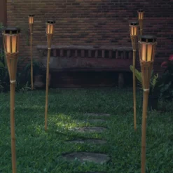 Hiama LED solcelle-havelampe lavet af bambus^Newgarden Outlet