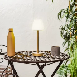 Newgarden Lola Slim LED-bordlampe batteri, messing