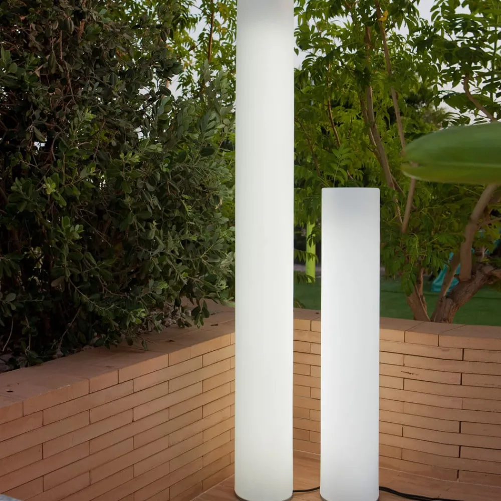 Newgarden vejlampe Fity, højde 160 cm, 6.500 K