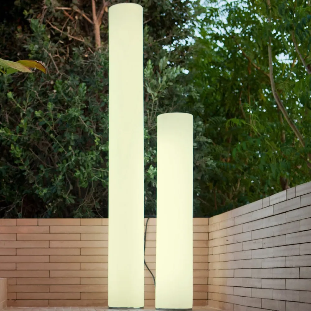 Newgarden vejlampe Fity, højde 160 cm, 3.000 K