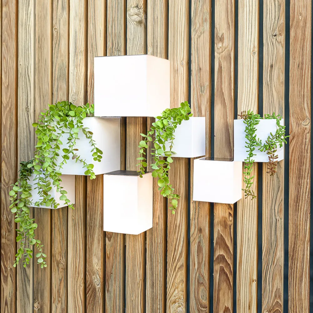 Newgarden Wally LED-solcellelampe til vægmontering, 12 x 18 cm