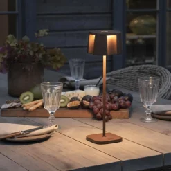 Konstsmide Nice LED-dekorationslampe, USB-ladeport, rust