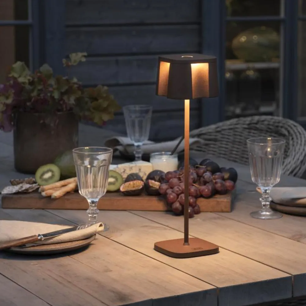 Konstsmide Nice LED-dekorationslampe, USB-ladeport, rust