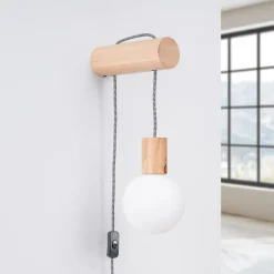 SOLLUX LIGHTING Væglamper>Nimbi væglampe, lyst træ, højde 67 cm, træ/glas