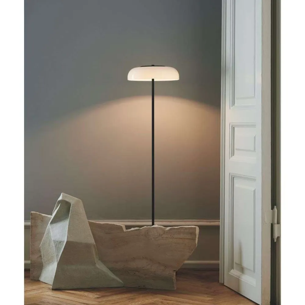 Nuura LED-gulvlampe Blossi, højde 120 cm, sort/opal^Nuura Aps Hot