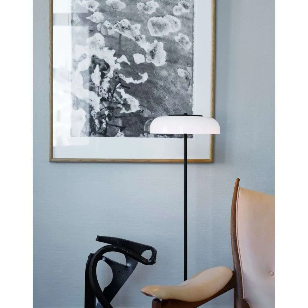 Nuura LED-gulvlampe Blossi, højde 120 cm, sort/opal^Nuura Aps Hot