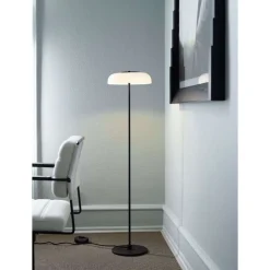 Nuura LED-gulvlampe Blossi, højde 120 cm, sort/opal^Nuura Aps Hot