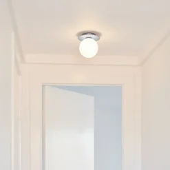 Nuura Aps Væg- Og Spejllamper>Nuura Liila 1 Medium væglampe IP44, sølv/hvid, varmhvid