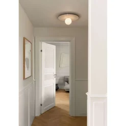 Nuura Aps Nuura Liila Muuse væglampe, Ø 42 cm, IP44, hvid/opal