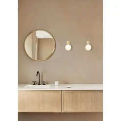 Nuura Aps Nuura væglampe Apiales fast kablet 22 cm, messing/opal