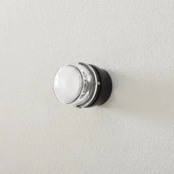 Oluce Fresnel væglampe m. glaslinse IP44 sort