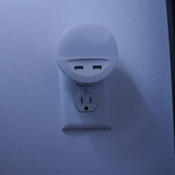 LED-stikkontaktnattelys LUNETTA USB, hvid, Ø 9 cm^OSRAM Discount