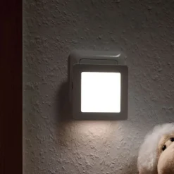 Paulmann Væglamper>Esby LED-natlampe, stikkontakt, kantet