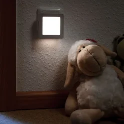 Paulmann Væglamper>Esby LED-natlampe, stikkontakt, kantet