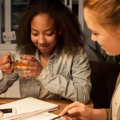 Classic LED-pære E27 P45 6,5W 2.700K, klar^Philips Clearance