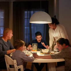 E27 LED-pære, dag/nat-sensor 7,5 W 2.700 K^Philips Hot