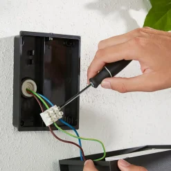 Resonate udendørs LED-væglampe, RGBW, sort^Philips Hue Online