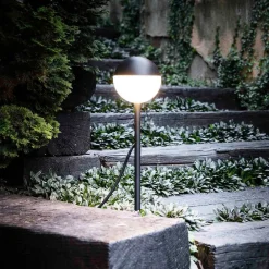 Piccola LED-vejlygte med jordspyd, i sort^FARO BARCELONA