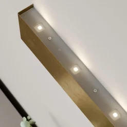 Quitani LED-væglampe Maja, guld antik, bredde 54 cm