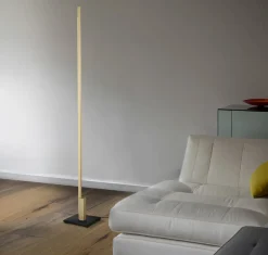 Quitani Talon LED-gulvlampe i anodiseret mat messing