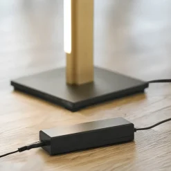 Quitani Talon LED-gulvlampe i anodiseret mat messing