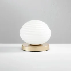 Eco-Light Ripple bordlampe, guldfarvet/opal, Ø 18 cm