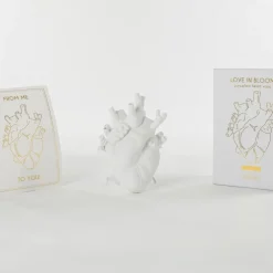 SELETTI Love in Bloom-vase, hvid, hjerteformet, porcelæn