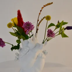 SELETTI Love in Bloom-vase, hvid, hjerteformet, porcelæn