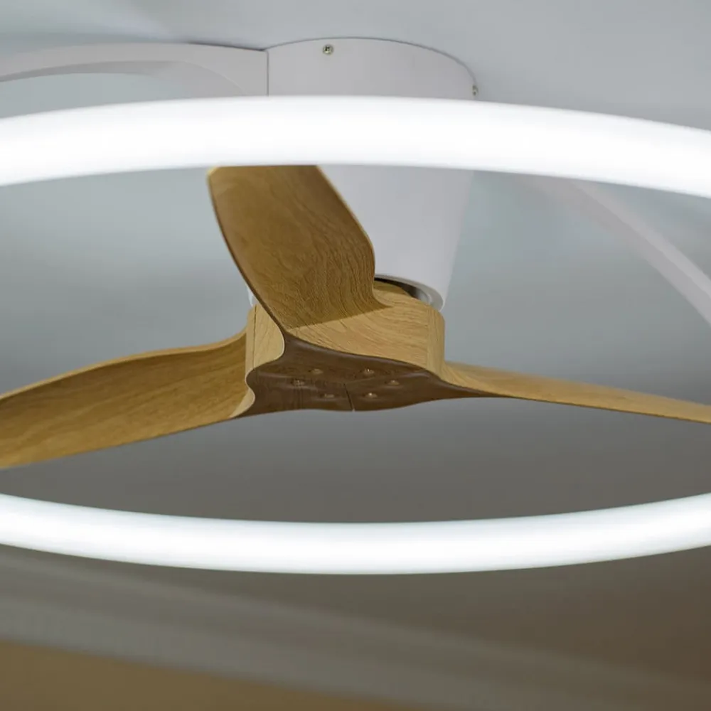 Mantra Iluminación Smart LED-loftventilator Nepal, hvid/bøg, DC, støjsvag